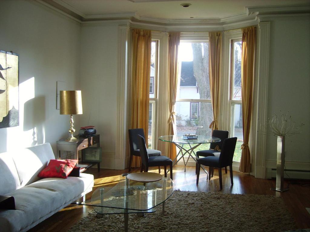 Absolute 1000 Islands Monthly Suites Gananoque Room photo