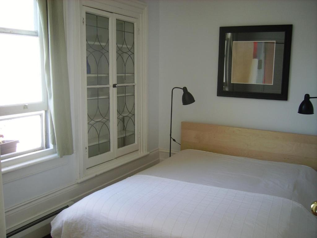 Absolute 1000 Islands Monthly Suites Gananoque Room photo