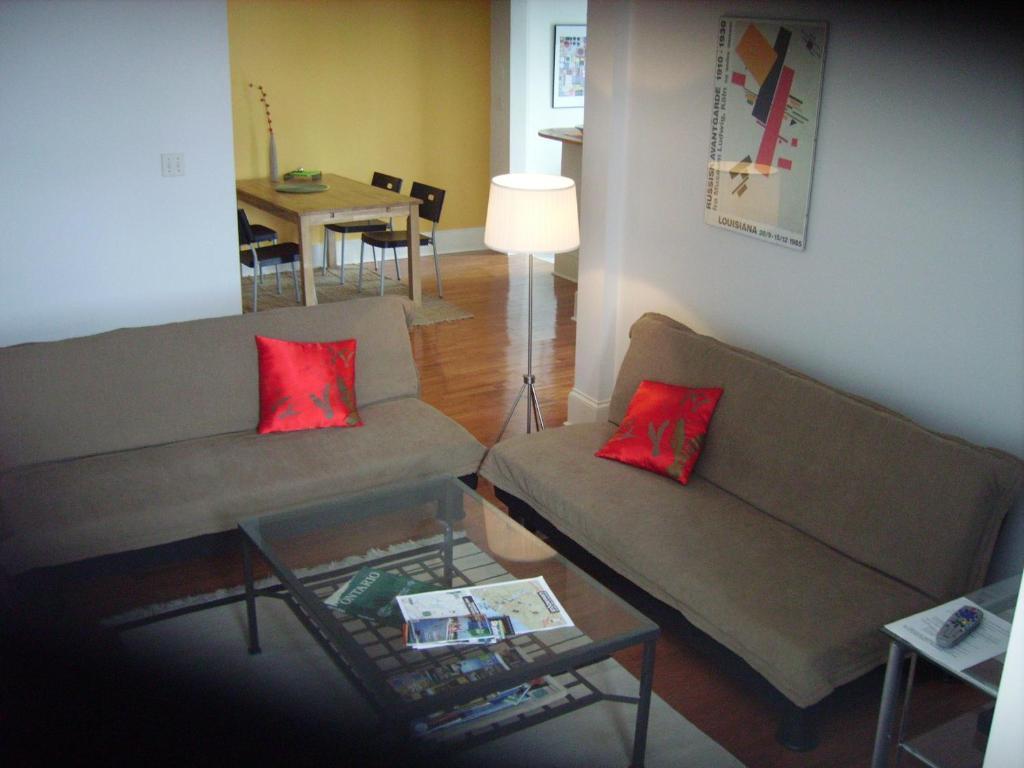 Absolute 1000 Islands Monthly Suites Gananoque Room photo