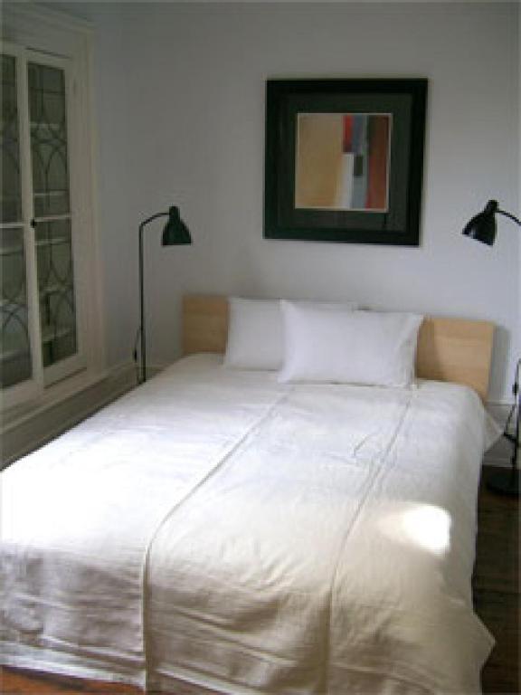 Absolute 1000 Islands Monthly Suites Gananoque Room photo