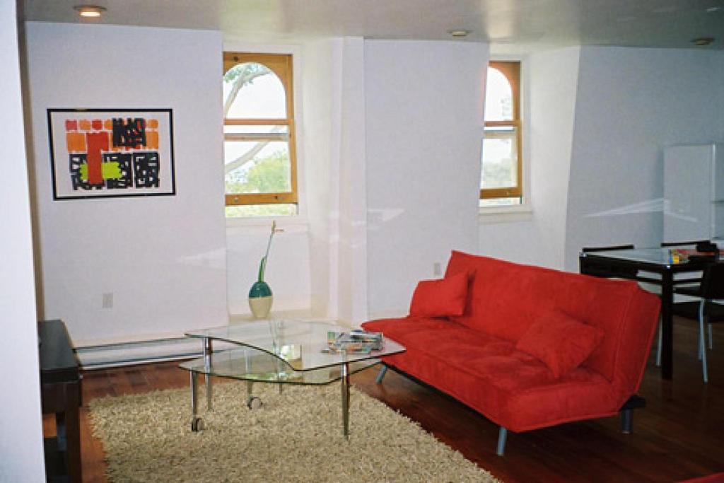 Absolute 1000 Islands Monthly Suites Gananoque Room photo