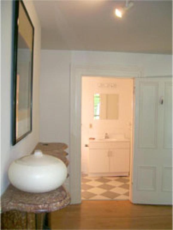 Absolute 1000 Islands Monthly Suites Gananoque Room photo