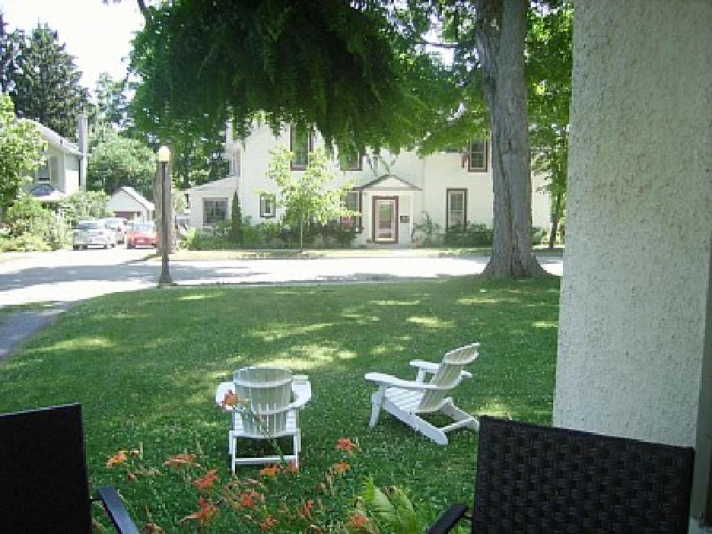 Absolute 1000 Islands Monthly Suites Gananoque Exterior photo